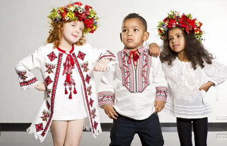 Детские вышитые рубашки ручной работы – это модно и красиво